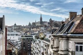 Buda Top Floor Apartment with Terrace & View Apartment